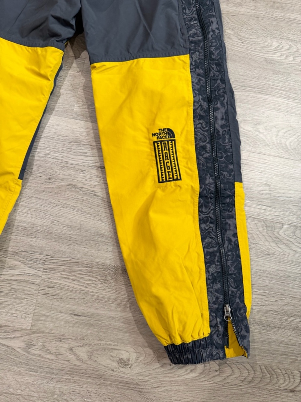 The North Face ’94 RAGE Durable Rain Pant Unisex Yellow Black - Picture 8 of 8